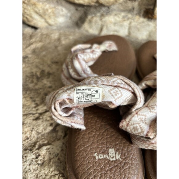 Lot of 3 SANUK Beige Aztec, SANUK Faux Suede, MINNETONKA Faux Suede Fringe Sz 7 - Picture 8 of 14